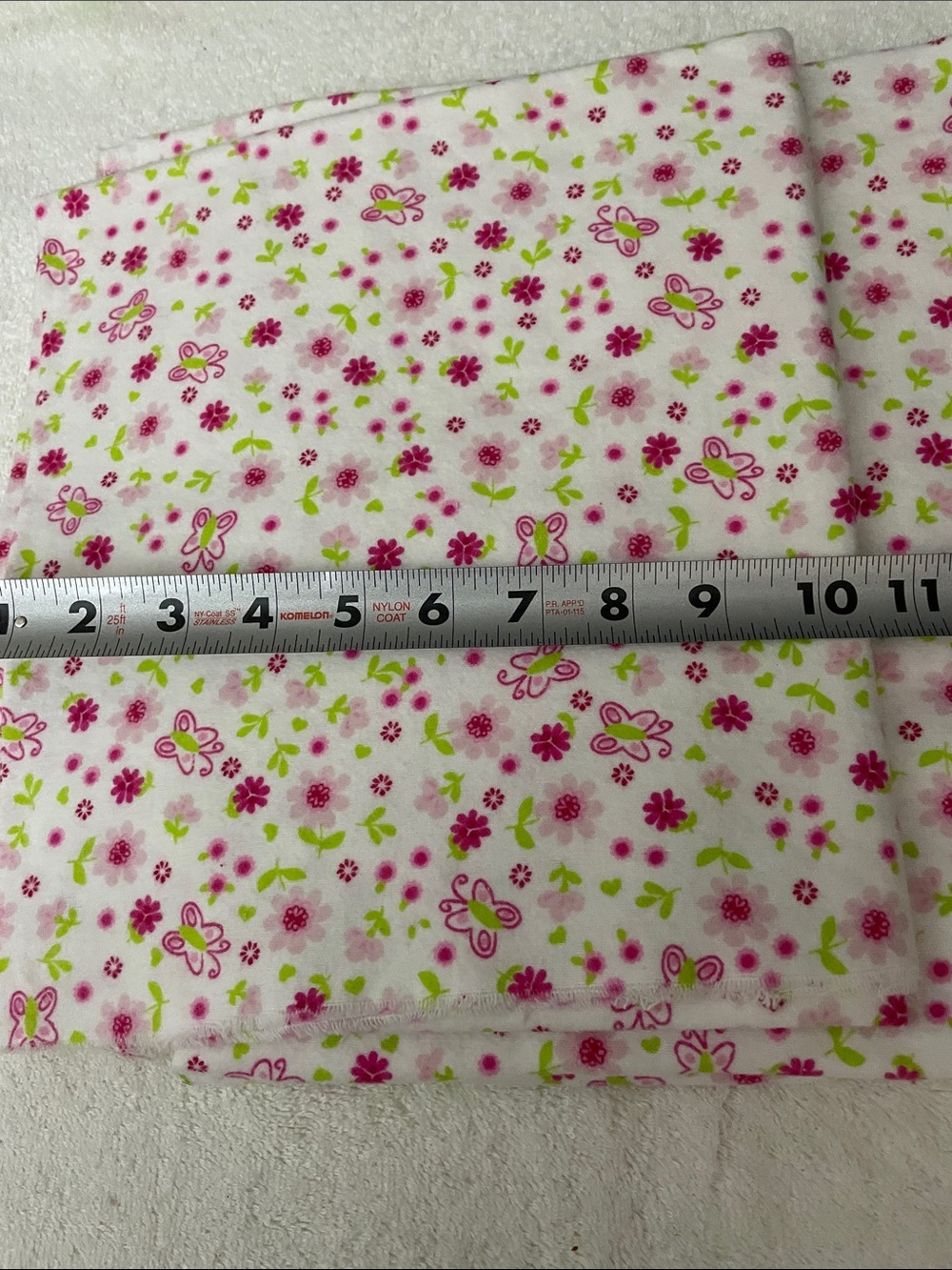 4-5 LB MIXED KIDS FABRIC BUNDLE • USABLE PIECES • CRAFT & SEWING D6 - Picture 3 of 11